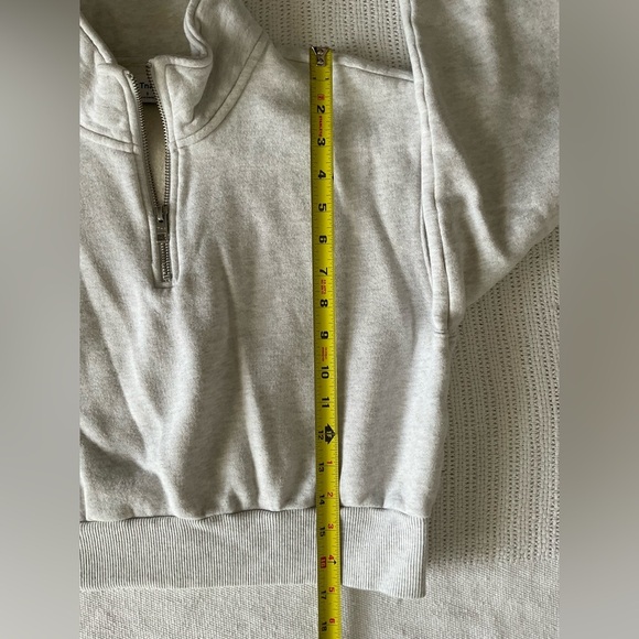 ARITZIA TNA Gray Cropped Boxy Sweatshirt - Picture 6 of 7